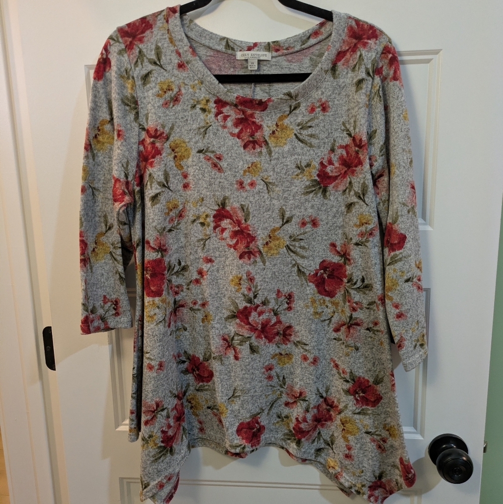 🔴 3/$15 Green Envelope Floral Swing Tunic with Pink & Yellow Blooms